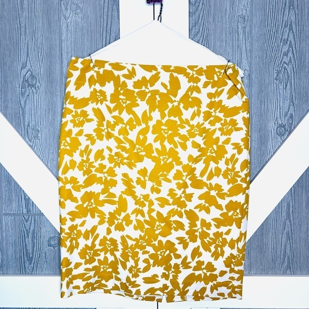 219. LOFT Floral Yellow and White Pencil Skirt Size 8
